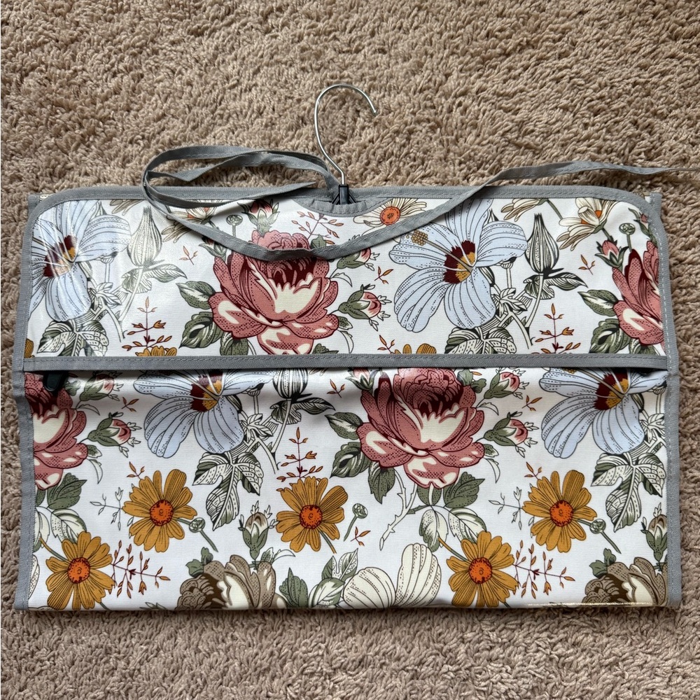 Floral Print Roll-Up Jewelry Organizer
